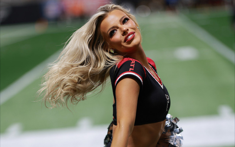 Tara Schiphof Atlanta Falcons Cheerleader